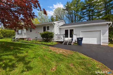 288 Woodstock Ave, Putnam, CT 06260