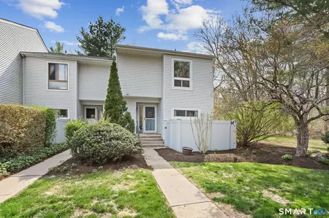 562 Oak Ave #562, Cheshire, CT 06410