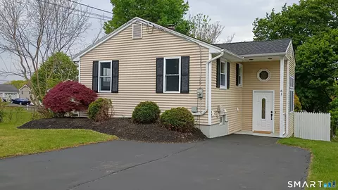 61 Ridgefield St, Meriden, CT 06450