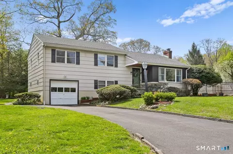 19 Ravenwood Rd, Norwalk, CT 06850