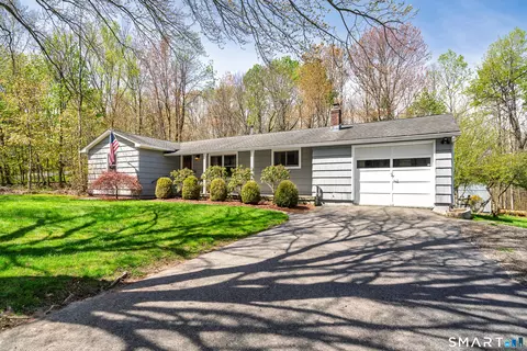 100 Hart Dr, Litchfield, CT 06759