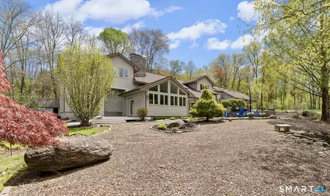 Exterior - 500 Thrall Ave, Suffield, CT 06078 photo 3 of 7