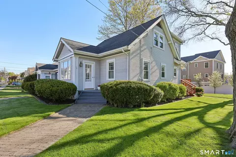 58 Crescent St, West Hartford, CT 06107