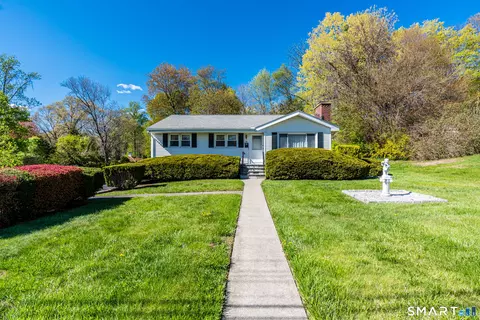 34 Bassick Rd, Trumbull, CT 06611