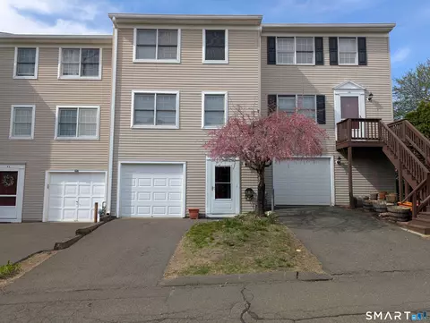 63 Summit Cmns #63, Derby, CT 06418