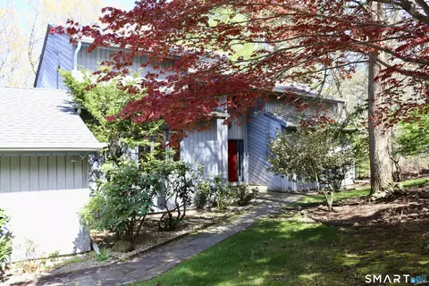14 Round Hill Rd, Shelton, CT 06484