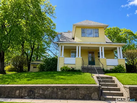 201 Fairlawn Ave, Waterbury, CT 06705