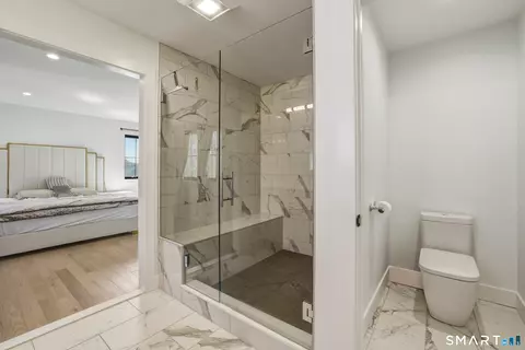 Bath - 67 Luca Ln, Wethersfield, CT 06109 photo 3 of 6