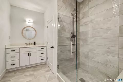 Bath - 67 Luca Ln, Wethersfield, CT 06109 photo 4 of 6