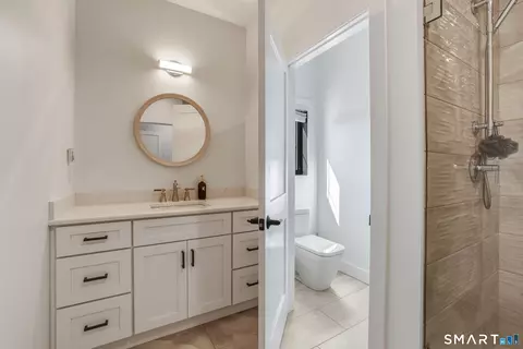 Bath - 67 Luca Ln, Wethersfield, CT 06109 photo 5 of 6