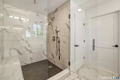 Bath - 67 Luca Ln, Wethersfield, CT 06109 photo 2 of 6