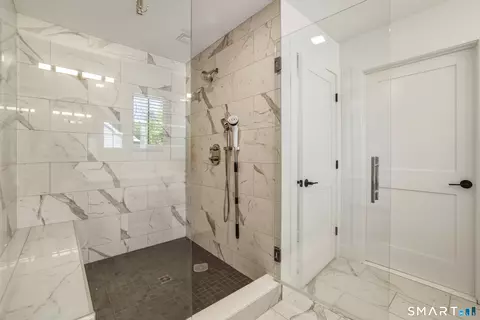 Bath - 67 Luca Ln, Wethersfield, CT 06109 photo 2 of 6