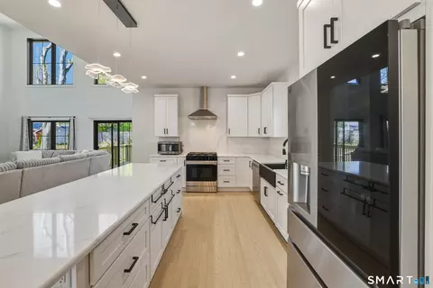 Kitchen - 67 Luca Ln, Wethersfield, CT 06109 photo 3 of 4