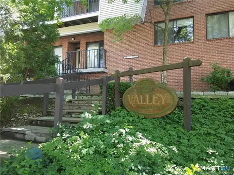 1 Valley Rd #207, Stamford, CT 06902