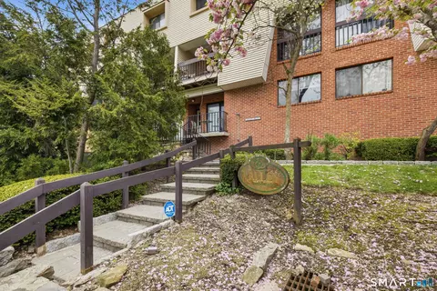 1 Valley Rd #207, Stamford, CT 06902