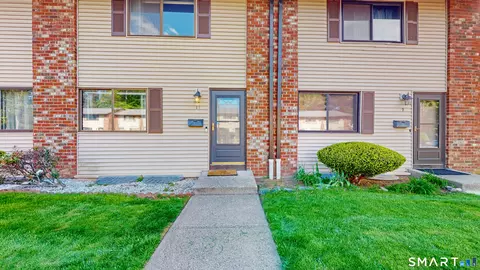 11 Coronado Dr #11, Newington, CT 06111