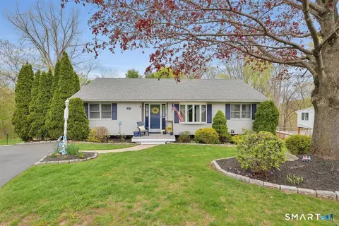 197 Dana Ln, Meriden, CT 06451