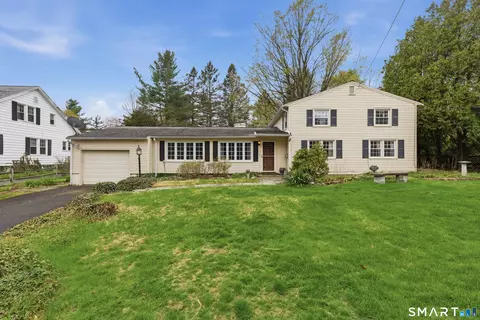 16 Hamilton Ln, Watertown, CT 06795