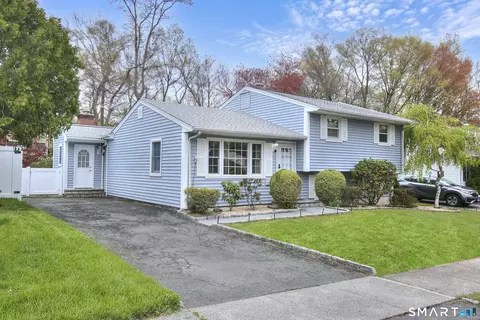 84 Youngstown Rd, Fairfield, CT 06824