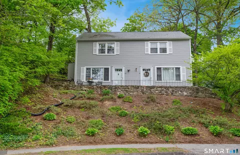 32 E Hills Dr #32, New Canaan, CT 06840
