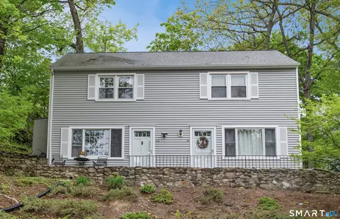 32 E Hills Dr #32, New Canaan, CT 06840