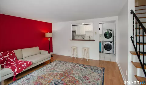 32 E Hills Dr #32, New Canaan, CT 06840