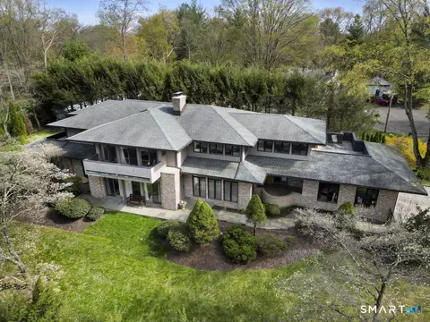 34 Canoe Brook Rd, Trumbull, CT 06611