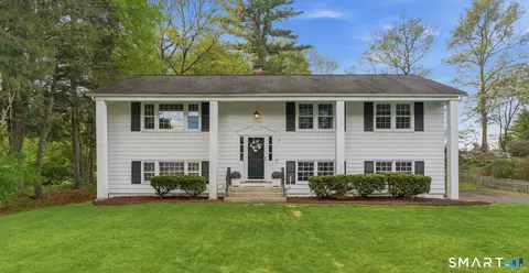 3 Branch Brook Dr, Simsbury, CT 06070