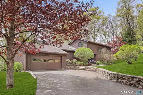 28 Pony Trail Rd, Stamford, CT 06903