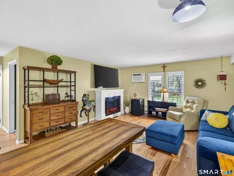 82 Longview St #16, Waterford, CT 06385