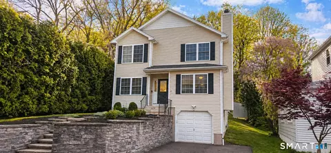 21 Stanley St, Naugatuck, CT 06770