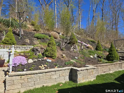 Exterior - 67 Loring Ct, Wallingford, CT 06492 photo 4 of 6