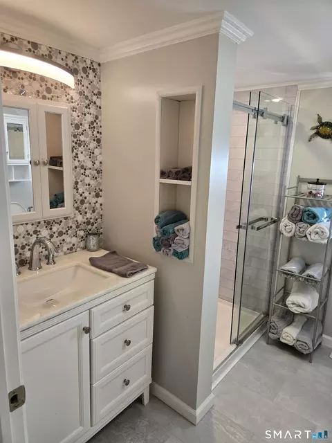Bath - 67 Loring Ct, Wallingford, CT 06492 photo 1 of 2