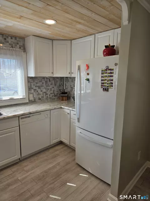 Kitchen - 67 Loring Ct, Wallingford, CT 06492 photo 2 of 5