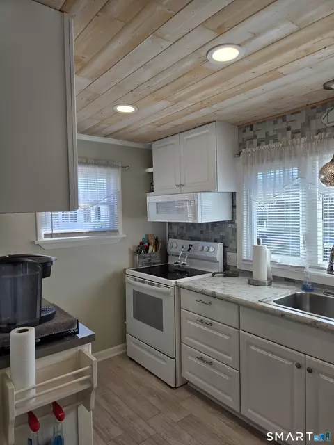 Kitchen - 67 Loring Ct, Wallingford, CT 06492 photo 3 of 5