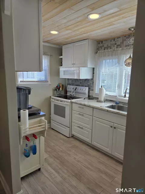 Kitchen - 67 Loring Ct, Wallingford, CT 06492 photo 1 of 5