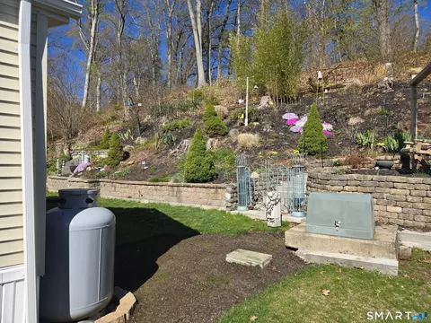 Exterior - 67 Loring Ct, Wallingford, CT 06492 photo 5 of 6