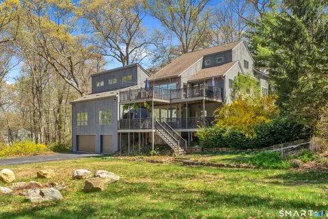 72 Inchcliffe Dr, Gales Ferry, CT 06335