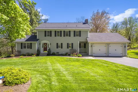 90 Russell Ave, Suffield, CT 06078