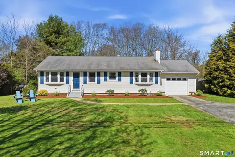 71 Maple Ave, Old Saybrook, CT 06475