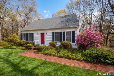 526 Horse Pond Rd, Madison, CT 06443
