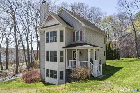 8 Pine St, Ellington, CT 06029