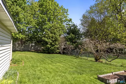Exterior - 24 Hillcrest Ave, Wethersfield, CT 06109 photo 5 of 7