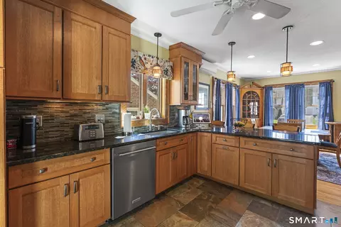 Kitchen - 24 Hillcrest Ave, Wethersfield, CT 06109 photo 3 of 4