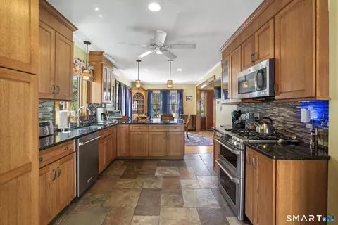 Kitchen - 24 Hillcrest Ave, Wethersfield, CT 06109 photo 2 of 4