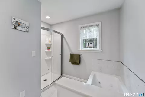 Bath - 81 Kelly Rd, Killingly, CT 06241 photo 2 of 5