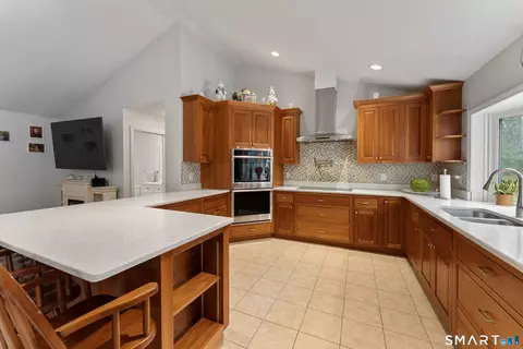 Kitchen - 81 Kelly Rd, Killingly, CT 06241 photo 3 of 8
