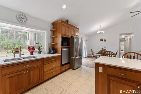 Kitchen - 81 Kelly Rd, Killingly, CT 06241 photo 5 of 8