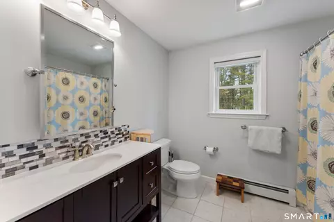Bath - 81 Kelly Rd, Killingly, CT 06241 photo 5 of 5