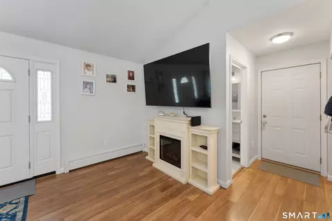 Entry Way - 81 Kelly Rd, Killingly, CT 06241 photo 2 of 4